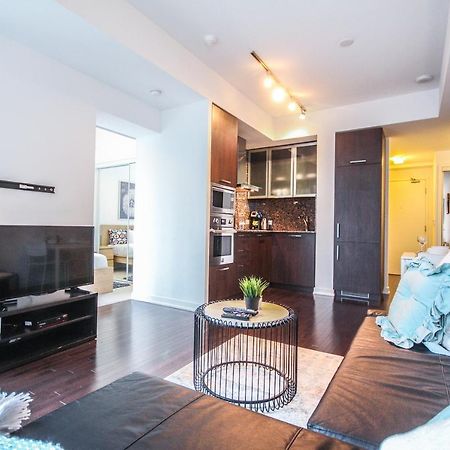 Sarkar Suites - Entertainment District تورونتو المظهر الخارجي الصورة