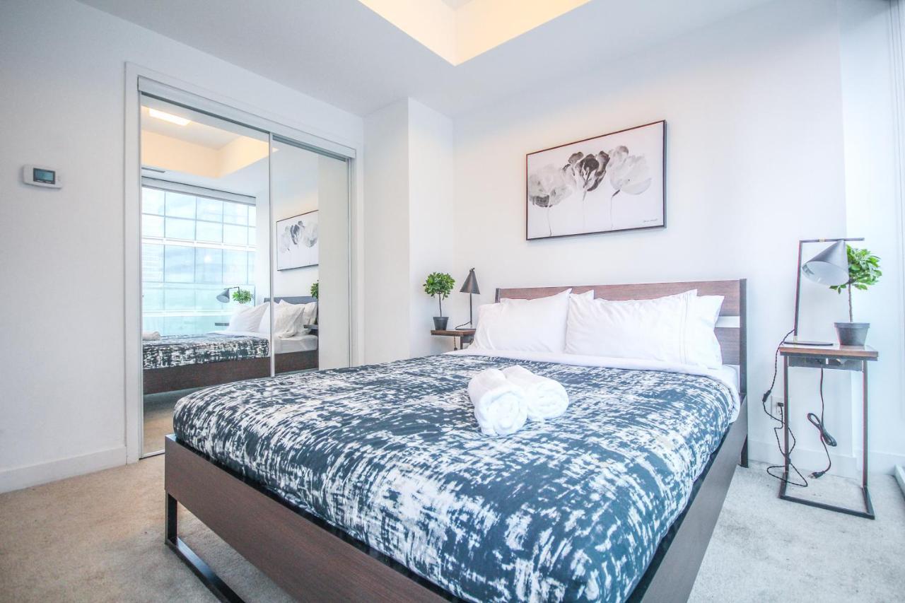 Sarkar Suites - Entertainment District تورونتو المظهر الخارجي الصورة