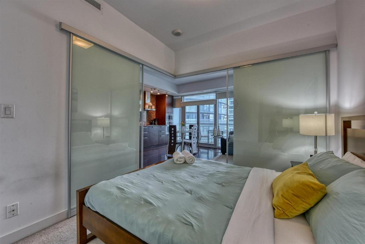 Sarkar Suites - Entertainment District تورونتو المظهر الخارجي الصورة