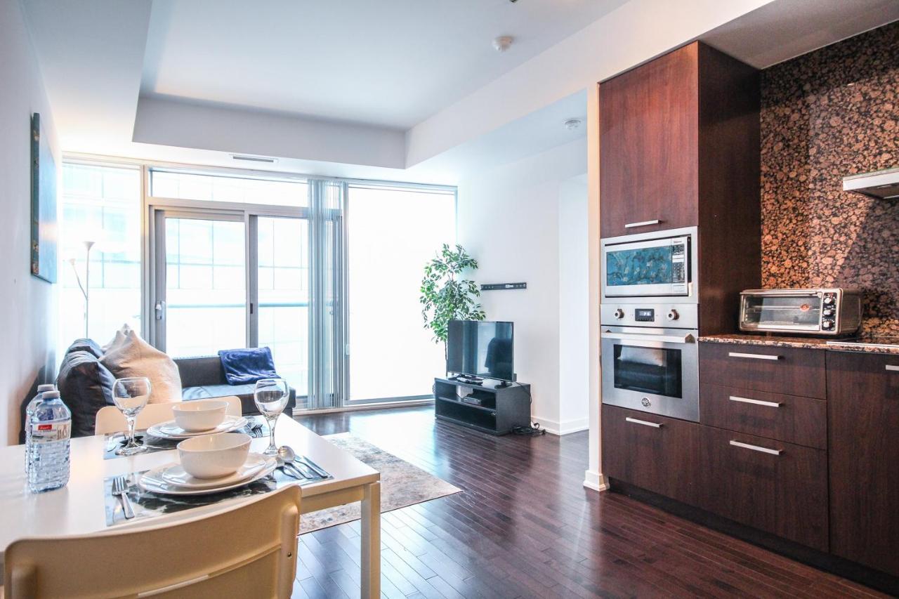 Sarkar Suites - Entertainment District تورونتو المظهر الخارجي الصورة